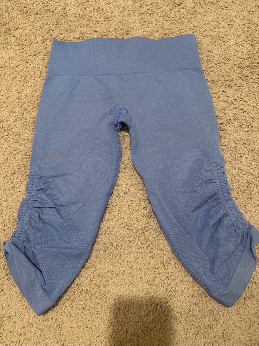 Lululemon In The Flow Crop II leggings featuring ruched side detailing! Size 8